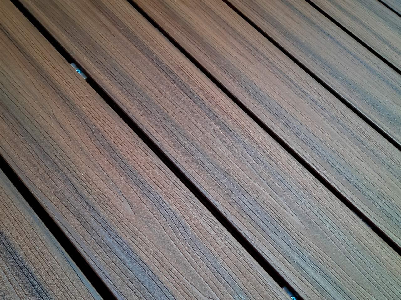 Textura de tablas de deck WPC en diagonal
